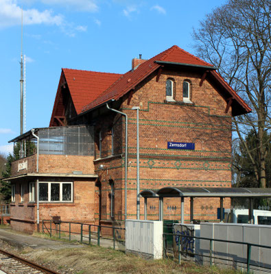 2015-04: Ansicht der Gleisseite von Westen (Aufnahme: Dr. Richard Vogel, Zernsdorf)