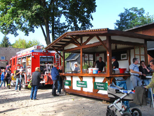 Die Feuerweht sorgte auch für Gegrilltes