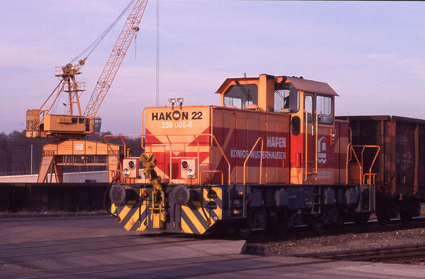 2003: Hafenbahn KW mit Lok Hakon 22