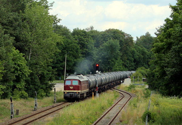 06.07.2017: Kesselwagenzug aus Kablow mit LEG-Lok 132 004 