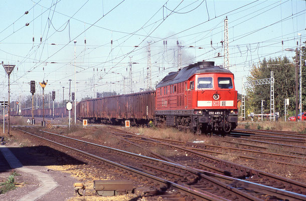 2003: DB-Lok 232 481 fährt mit Güterzug Richtung Cottbus aus