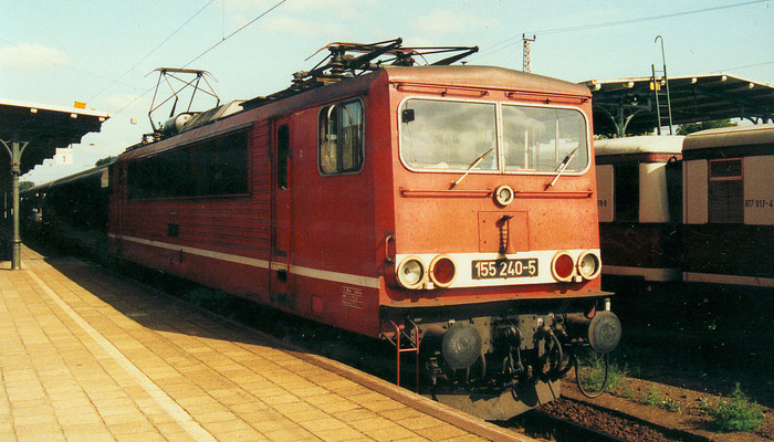 Juni 1992: DB-Lok 155 240 mit Personenzug nach Cottbus