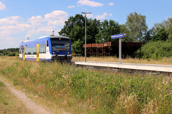 VT 001 Bahnhof Friedersdorf mit alten Kohlebunkern, 11.06.2016