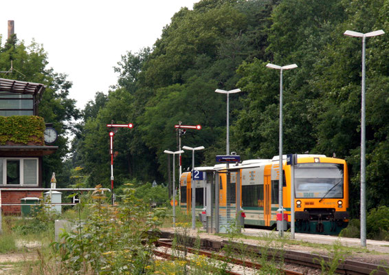 13.07.2013: ODEG VT 75 und 77 am alten Bahnsteig, Formsignale nach Westen