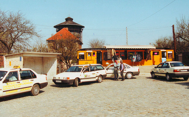 1993: Bahnhofsvorplatz mit Berliner U-Bahnwagen