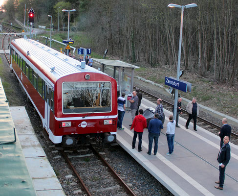 06.04.2016: Sonderzug mit NE81-Triebwagen VT 43 der Hanseatischen Eisenbahn (HANS) auf Gleis 2