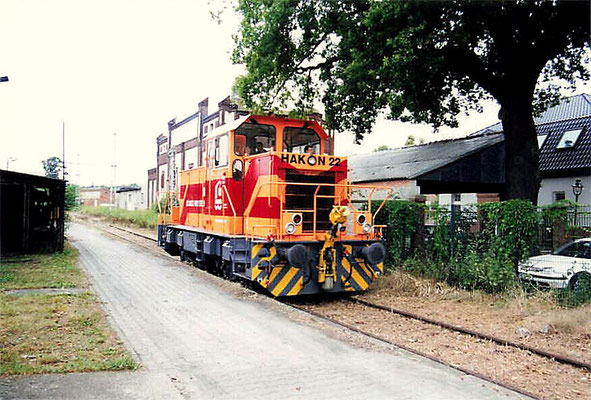 2002: Lok der Hafenbahn im Bhf KW, Bahnsteig C