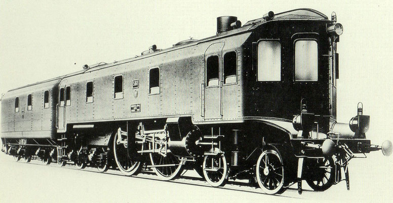 1904: Henschel-Lok S9 "Altona 561" mit Stromlinienverkleidung und Frontführerstand, Spitzname "Möbelwagen".