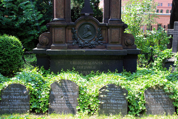Erbbegräbnis der Familie Schwartzkopff auf dem Dorotheenstädischen Friedhof in Berlin (Aufnahme: Dr. Richard Vogel, Zernsdorf)