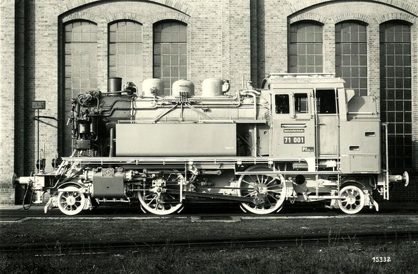 1' B 1' Tenderlok 71 001 im grauen Fotoanstrich, 1934 