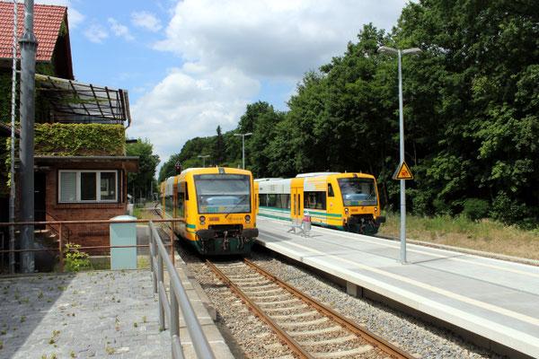 17.06.2014: Planmäßige Zugkreuzung zweier ODEG Regio Shuttle am neuen Bahnsteig