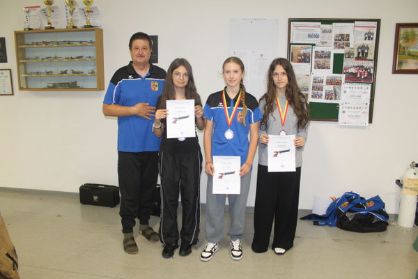 Jugend, stehend frei