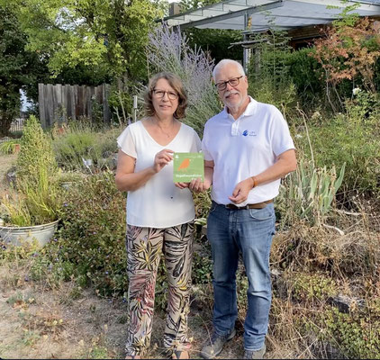 Die stolze Gärtnerin Margit Heller aus Schwarzach mit Klaus Sanzenbacher, Foto: Heinrich Wilhelm