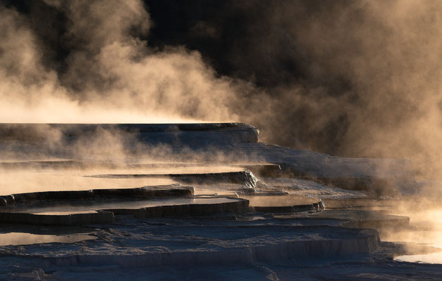 Mammoth Hot Springs bei Sonnenaufgang - Yellowstone