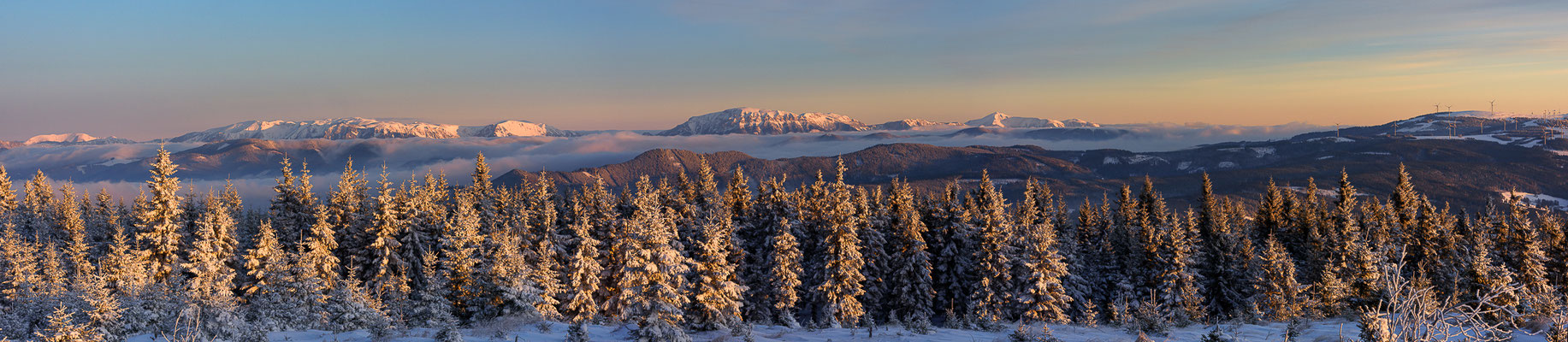 Winterpanorama mit Blick vom Teufelstein