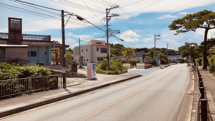 少し進むと左折、山頂に上る！Turn left go mountain!  再往前走一點，左轉就可以爬到山頂了！  조금 진행하면 좌회전, 산 정상에 오른다!
