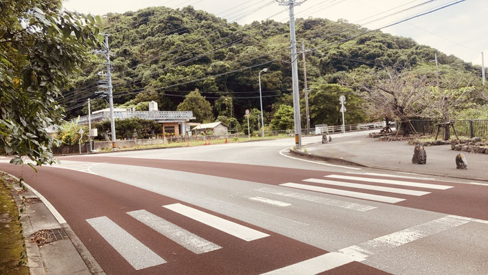 ここを右に曲がる！　Turn right here!　　在這裡右轉！　　여기를 오른쪽으로 구부린다!