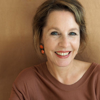 Dr. Britta Papay
