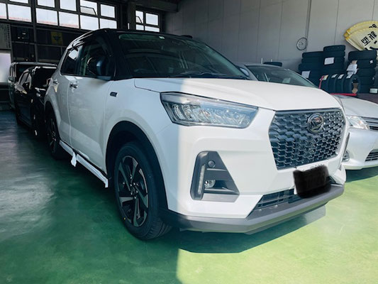 ロッキーHVご成約頂きました。やっと新車がメーカーから入荷しました。ボディコートも施工し、もうすぐお客様にお渡しできそうです。