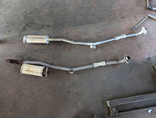 新品とサビて折れたマフラー