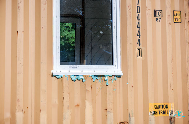 Ups, ein kleines Malheur beim Ausschäumen der Fenster ;-)