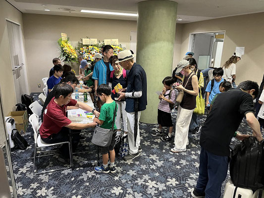 ロビーでは大会受付