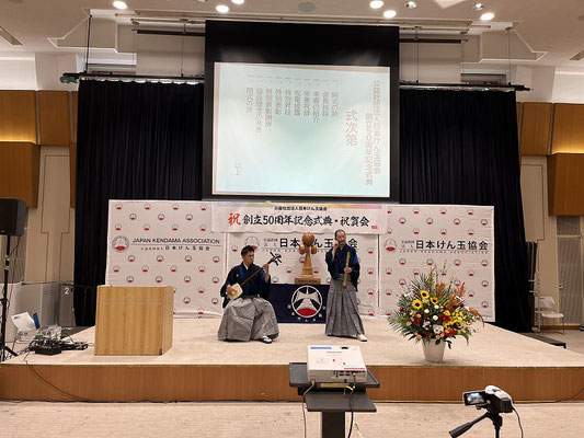来場者を和の音色でお出迎え