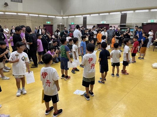 ホール中央ではサマーカップ
