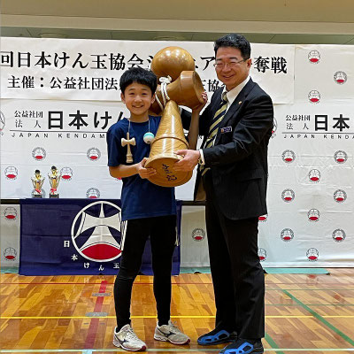 優勝の岡村昂泉さん