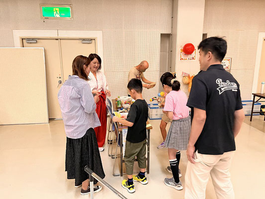 巫女さんから絵馬をもらって「けん玉和マラソン」