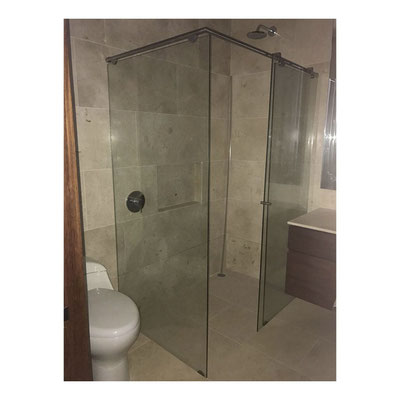 División de baño en escuadra