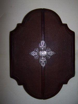 cemin de croix gainé de cuir et fermoire en argent
