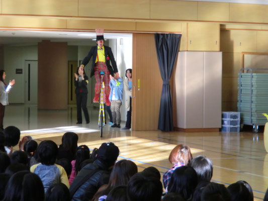 小学校イベントで出張パフォーマンス。ピエロ。