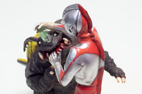 BLOG-0087 CCP特撮1/6 ネロンガ vs ウルトラマン - gashapon technical