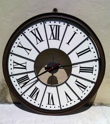 horloge type ancien , cerclage fer rouillé et vernis authentique"TONO"