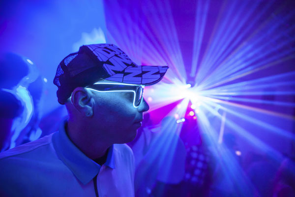 Partygast mit Lasershow in Thüringen, Fotograf: Tom Wenig