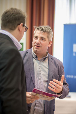 Business-Fotografie zeigt Tagungsgespräch in Weimar, Fotograf: Tom Wenig