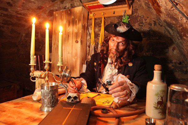 Event-Fasching, Eventfoto zeigt Piraten in Höhle nahe Jena, Fotograf: Tom Wenig