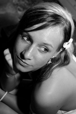 Portrait auf Veranstaltung in Clubs in Jena, Eventfoto zeigt junge schöne Frau, Fotograf: Tom Wenig
