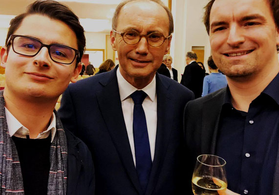 MEP Dr. Othmar Karas mit Young Intellectuals Gründer Tobias Mayer und Dietmar Pichler an der Diplomatischen Akademie Wien