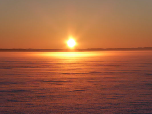 Winterlicher Sonnenuntergang am Päijäanne See, Finnland