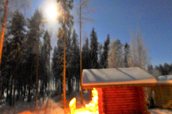 Erleben Sie die winterliche Magie einer geheimnisvollen, nordischen Vollmondnacht in oder an der Sauna bei uns