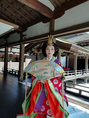 The webmaster in 12-layered court kimono costume