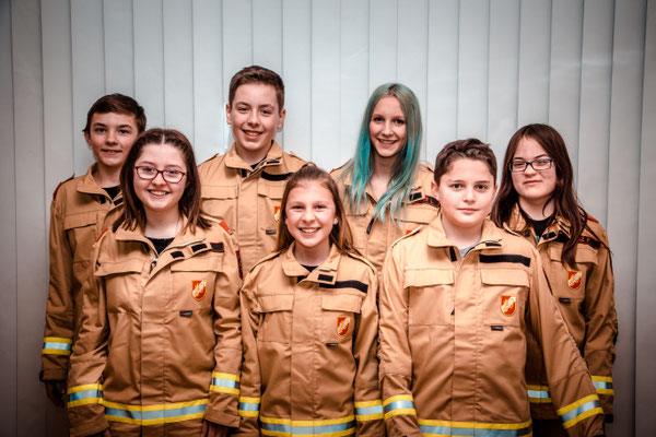 Unsere Jugendfeuerwehr mit der neuen Dienstuniform "Sandfarben"