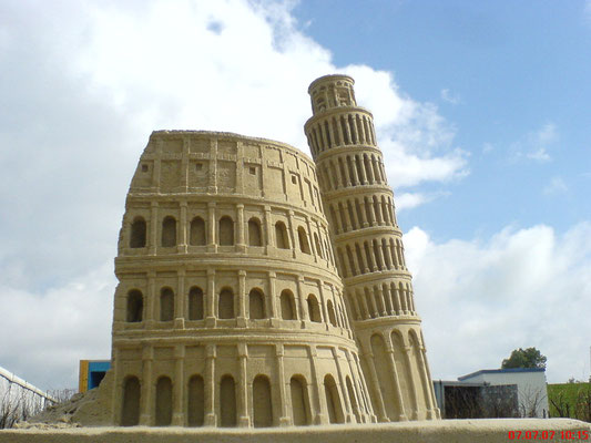 Thema Italien: Koloseum und schiefe Turm von Pisa. 2007 Tossens/ Deutschland