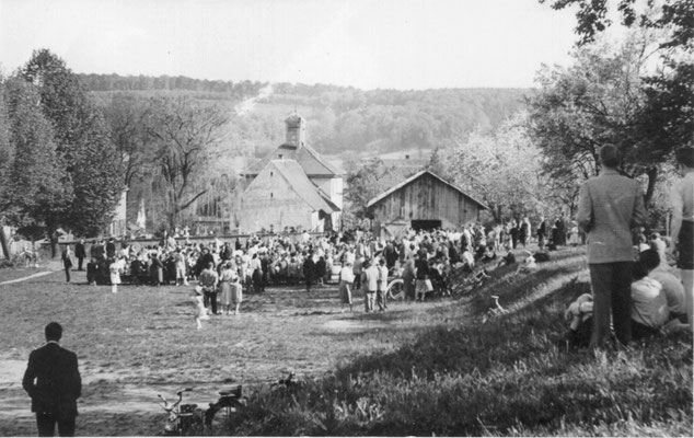 Turnplatz mit Turnhalle /Einweihung Kirche 1955