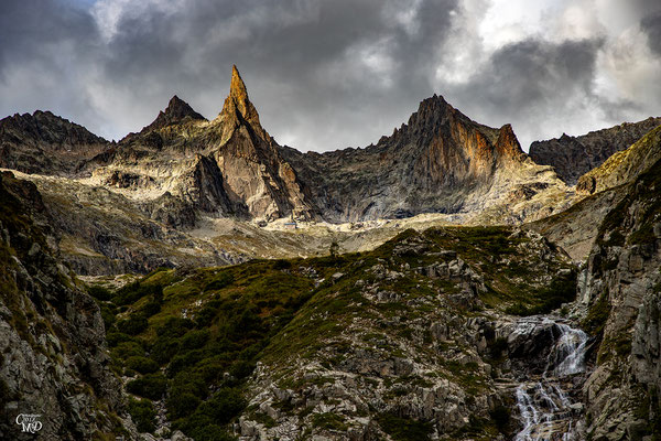 Photographie photo de montagnes : L'aiguille Dibona, avant que l'orage ne frappe. Paysage de montagne, Isere, parc national des Ecrins, photo des Alpes.