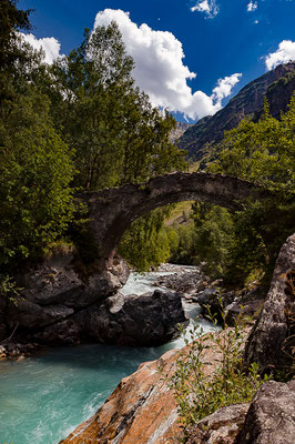 Photo paysage de l'Oisans : Le pont des Rajas sur la commune de St Chrisiohe en Oisans, août 2019.