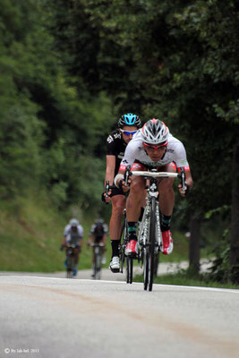 Photo montagnes et Vélos - cycliste et son vélo route du Lautaret dans les Apes.