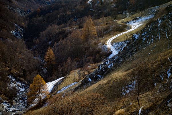 Photos et paysages de montagne en Oisans : Route de Sarenne, première gelée,  Paysage des Alpes.